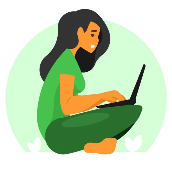 Una mujer está trabajando en su computadora portátil